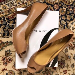 Nine West Kelsyo Tan peep toe heel